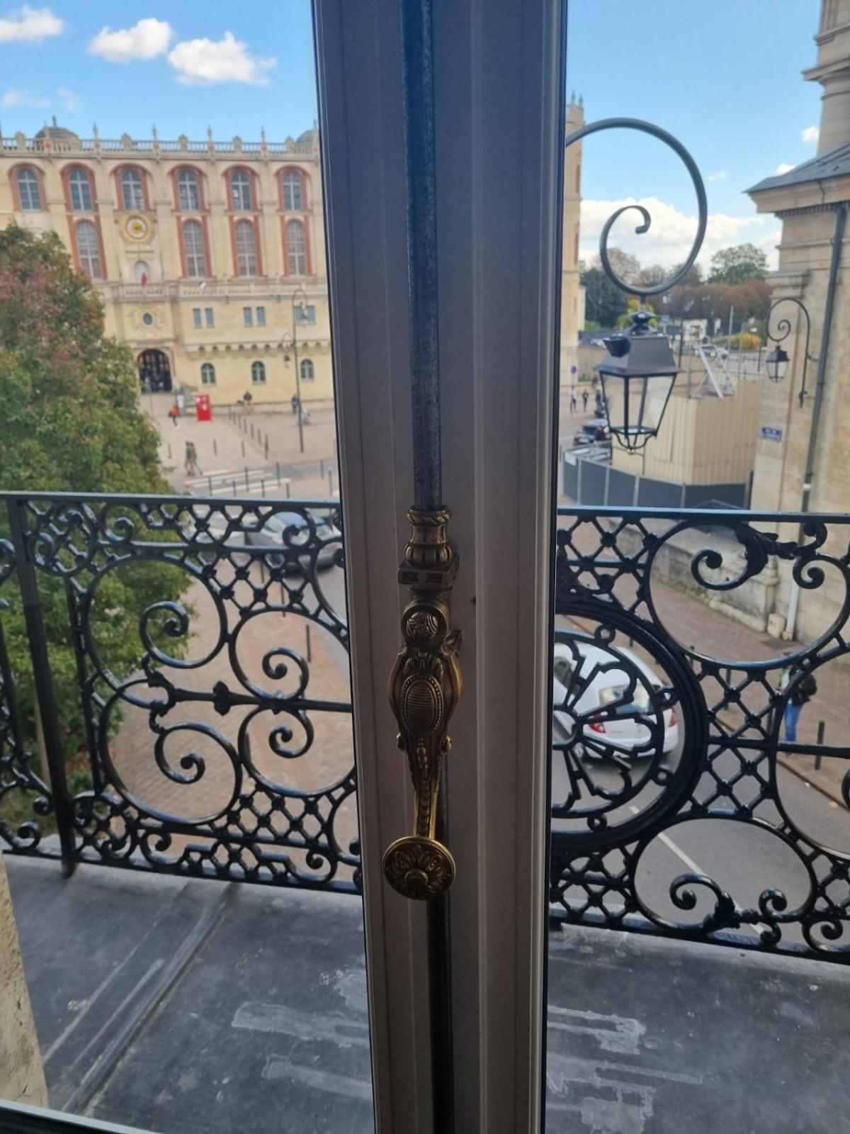 Face Chateau St Germain En Laye, Appartement 4 A 6 Personnes, 23 Min De Paris Champs-Elysees 圣日耳曼昂莱 外观 照片
